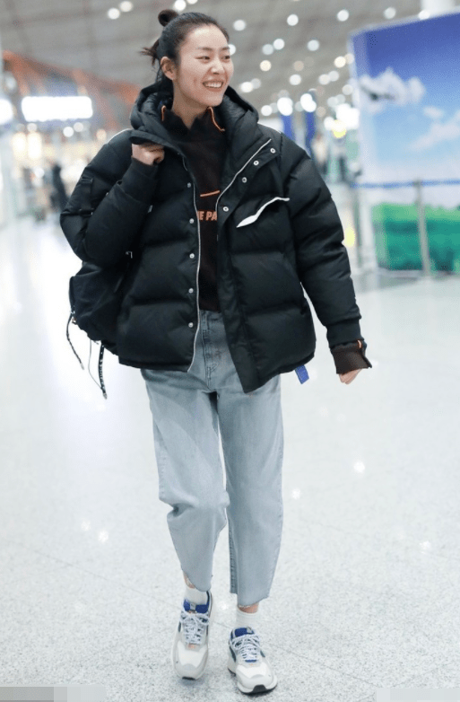 鲨鱼裤穿搭怎么配羽绒服 9caa9854269744bc873b565b14d9a8a3.png