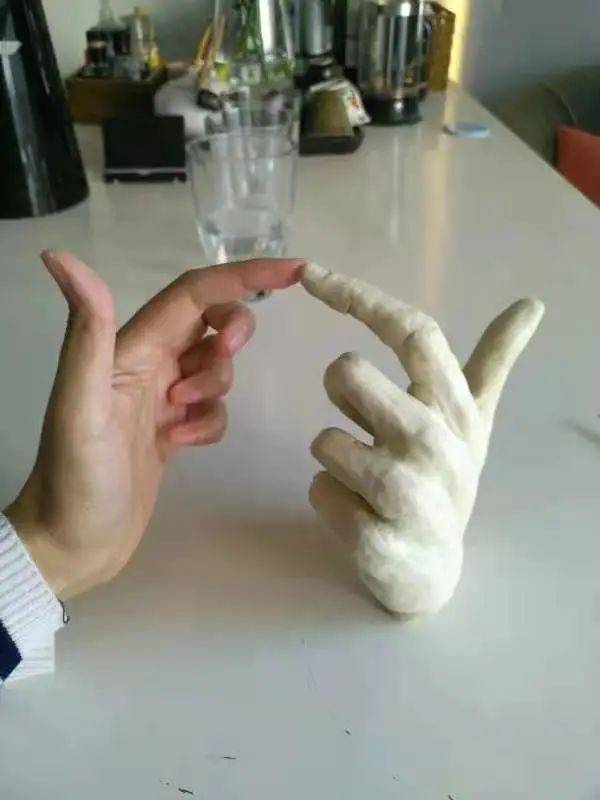 看,好多手!