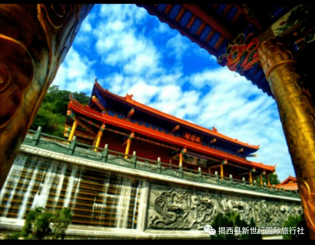 东临贵政山的白银铺,两与钟潭山界龙华寺相接,南与莲花山相连,北靠犁