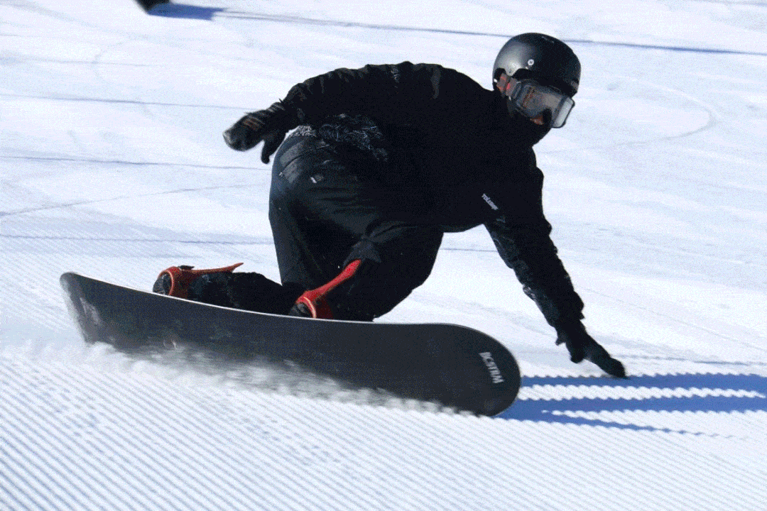 体验冰上自行车,极速大滑梯,玩雪圈,耍冰尜,万人兔子舞等众多娱乐项目