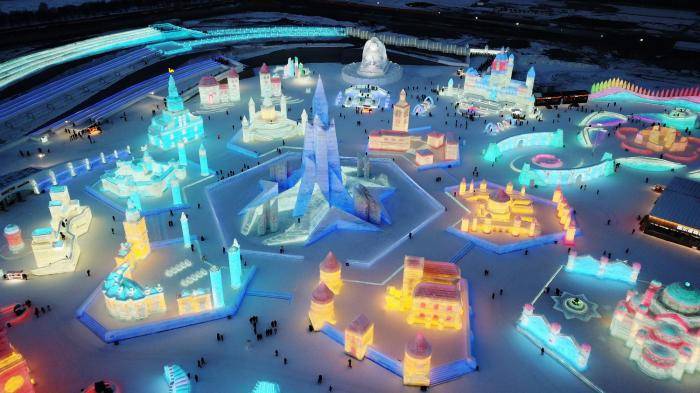 这是2021年1月4日拍摄的哈尔滨冰雪大世界局部(无人机照片).