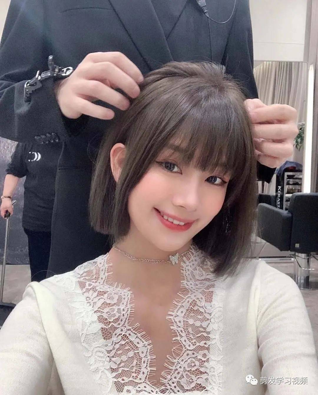 2021年流行刘海女图片,2021年最新刘海图片女 黑发显白衬托肤色, 空气刘海几乎是所有减龄女生的必备.