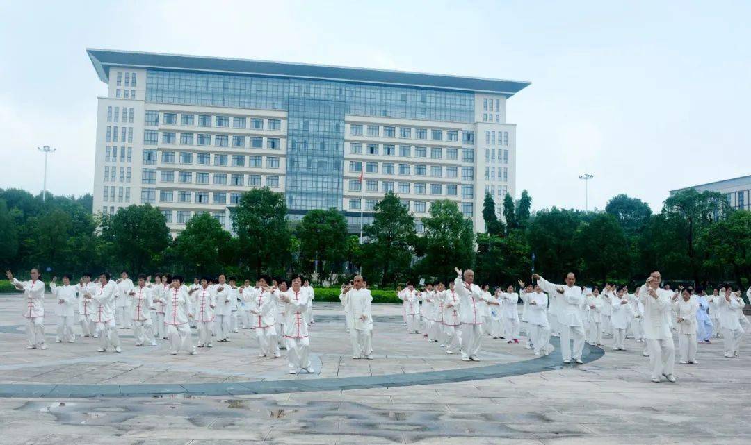 怀集人口有多少2021_怀集有飞机场吗(3)