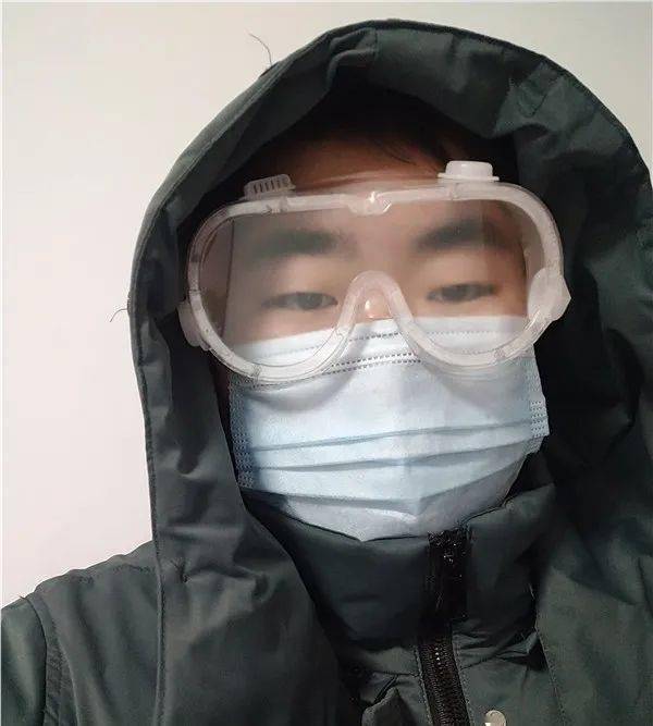 成人口罩和儿童口罩区别_戴口罩简笔画儿童(3)