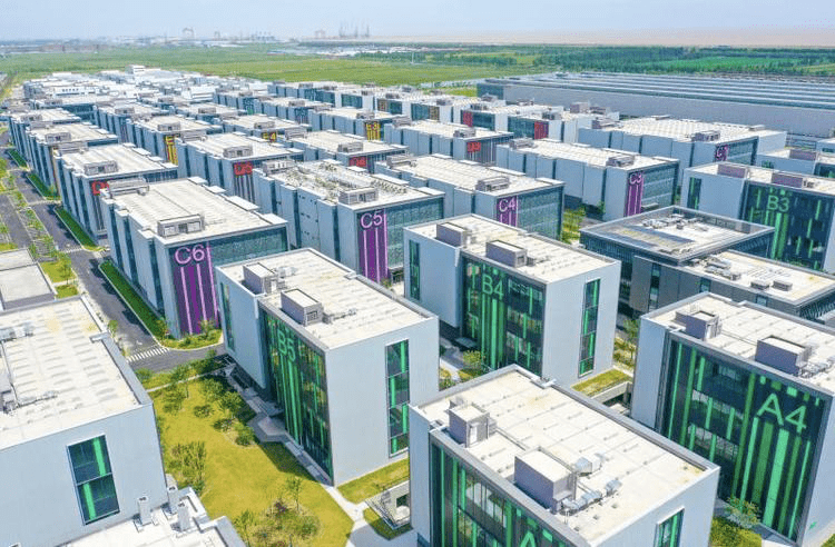 临港新片区一年GDP是多少_一年四季图片