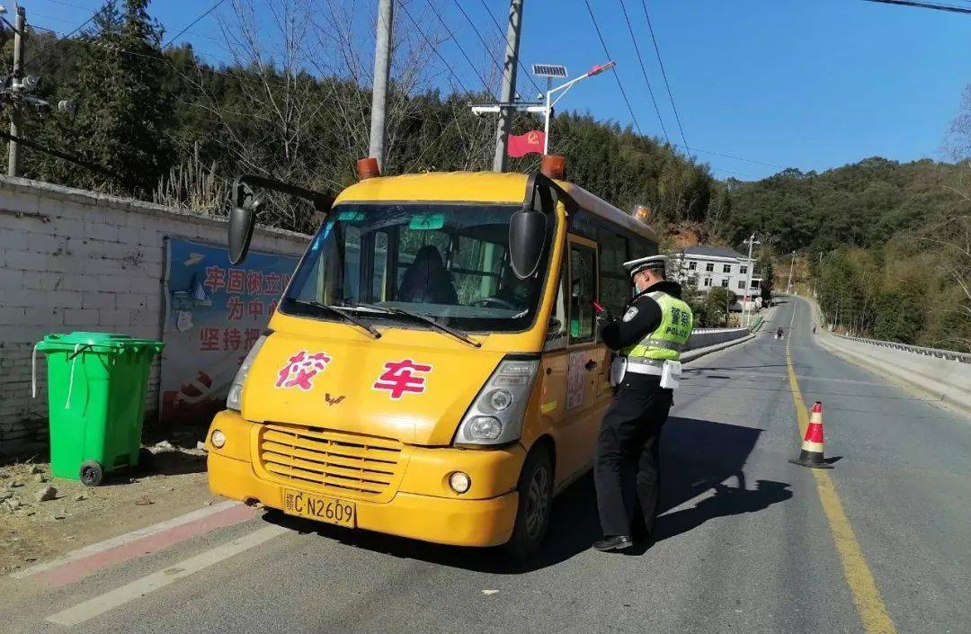 驾驶人人口_奥迪驾驶人图片(2)