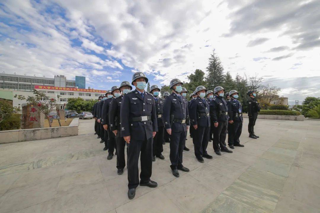 我志愿成为中华人民共和国人民警察,献身于崇高的司法行政事业,坚决