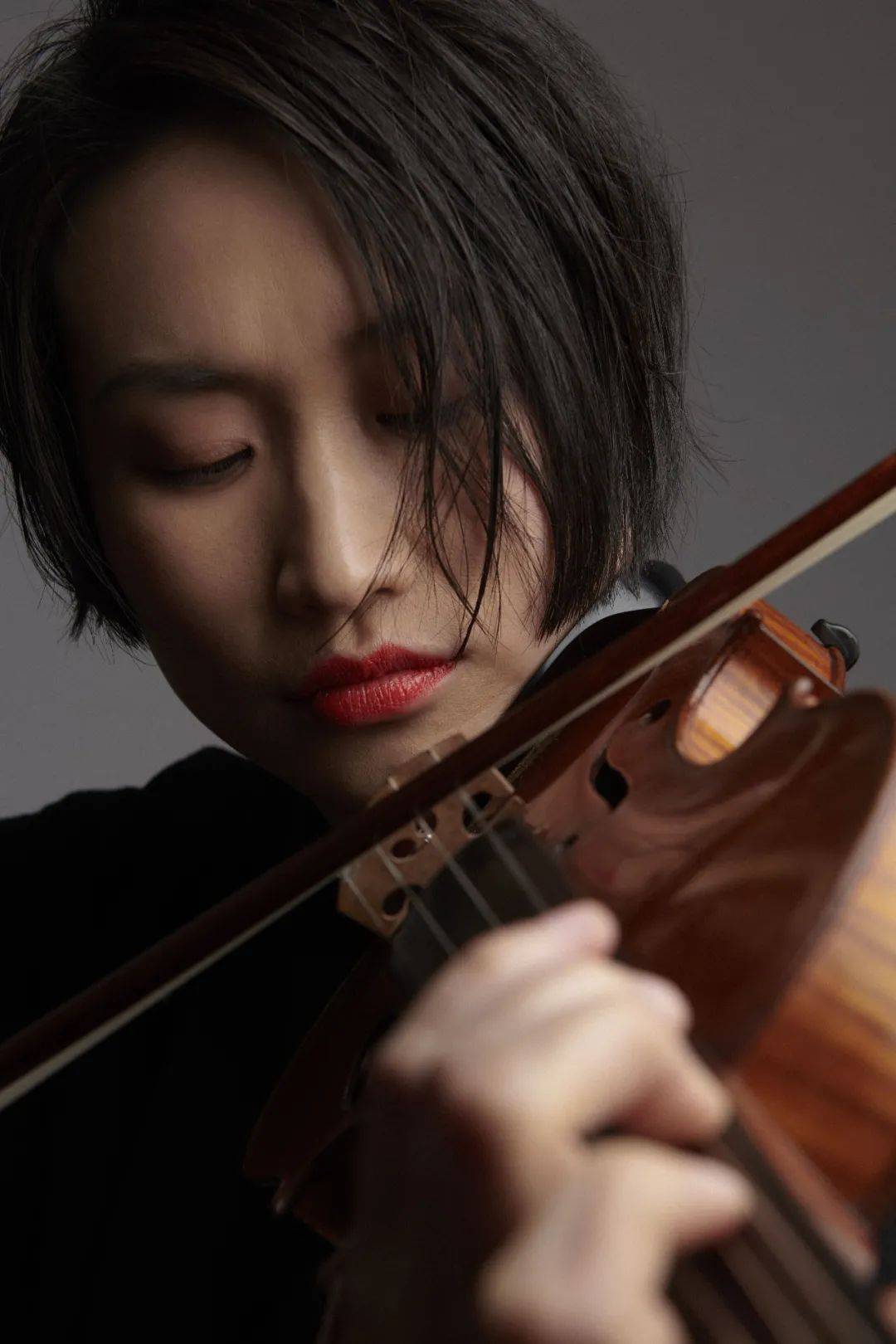 首次在星海音乐厅举办个人独奏音乐会,这位中国最杰出的女小提琴家之
