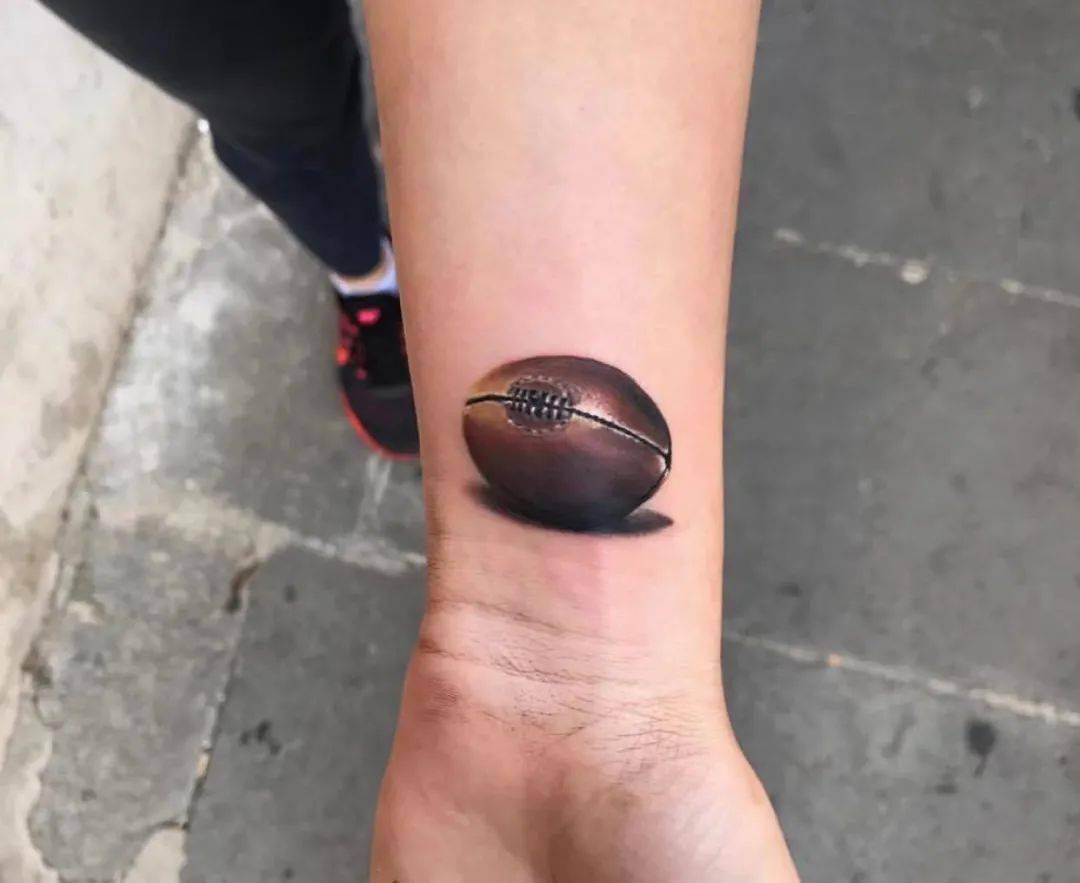 美式橄榄球风格纹身