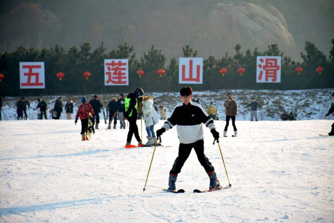 五莲山滑雪场 极致雪道任你畅滑 激情雪圈欢乐无限 滑雪,玩雪,赏雪