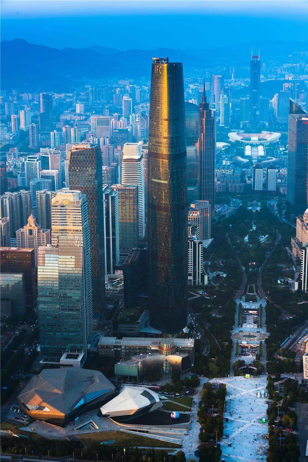 喜报 广州国际金融中心,越秀金融大厦获评"超甲级商务写字楼!