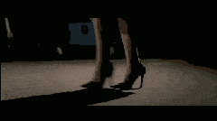 鞋子的样式,  最好是可系鞋带的,这样可以人为的调整松紧度.