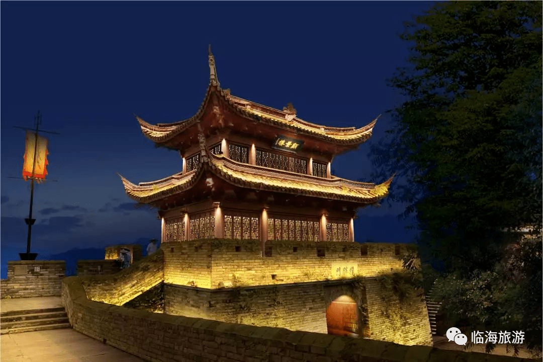 冬天太漫长,差点忘了古城夜景有多美_临海