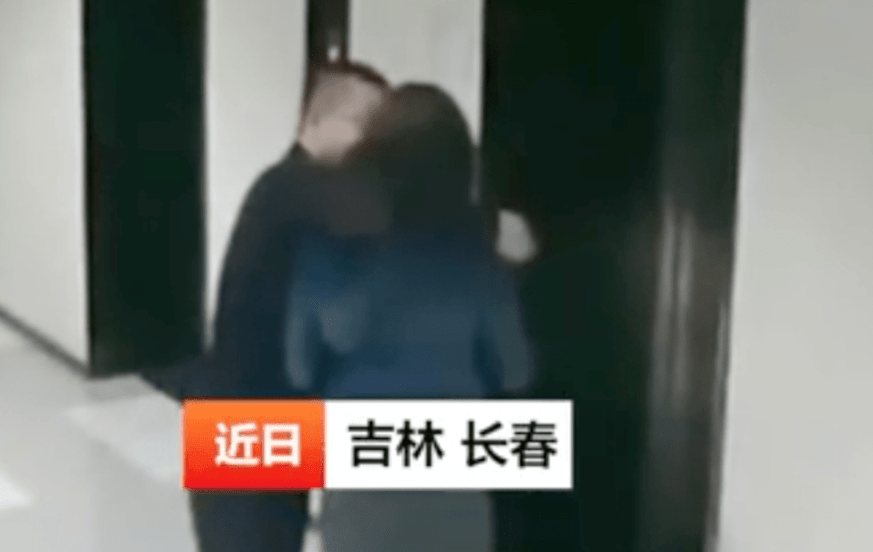 有网友在网上爆料称,长春某中学女教师王某某补课期间出轨学生家长