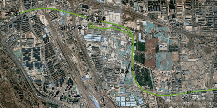 有网友结合卫星地图绘制出增设的榆树庄北站大致位置,就在榆树庄停车