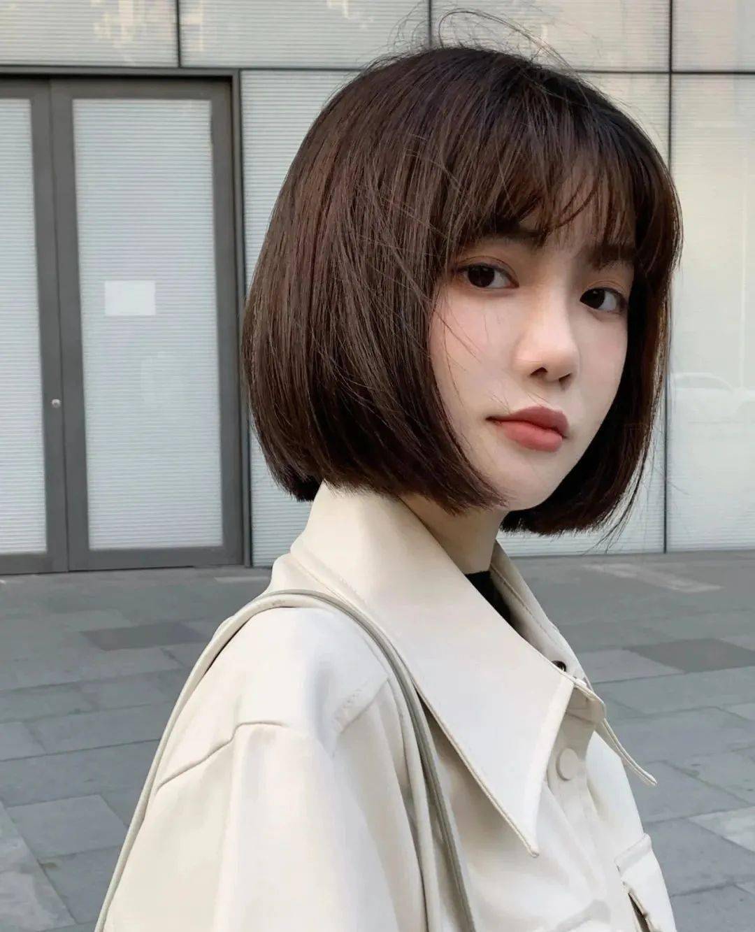 而且非常好打理 一直很流行的经典发型 很适合学生党 看起来也非常的