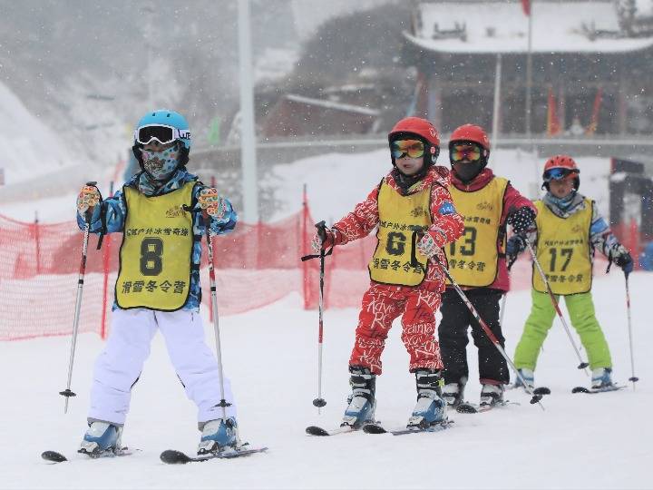 滑雪冬令营助推辽宁冰雪运动普及