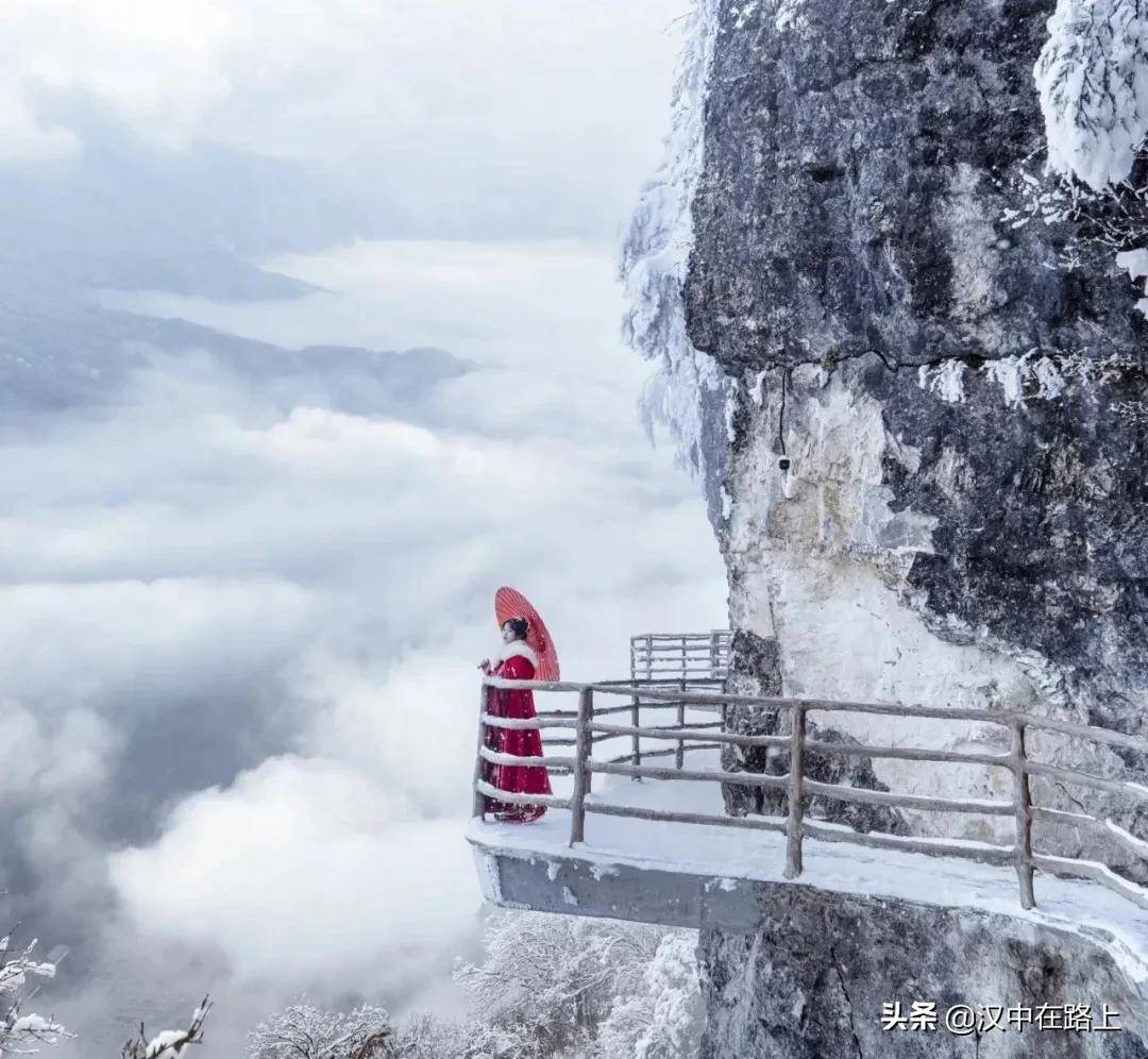 汉中龙头山又降大雪啦!银装素裹,浪漫至极