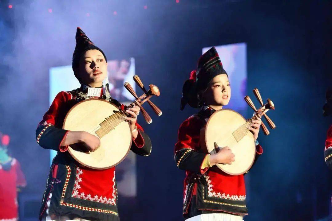 彝族月琴彝族音乐舞蹈诗《索玛花开》贵阳首演彝族音乐舞蹈诗浓郁的