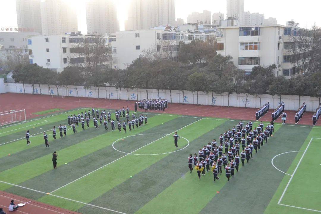 新乡市第三十中学阳光大课间"我们都是追梦人"健身操比赛圆满结束