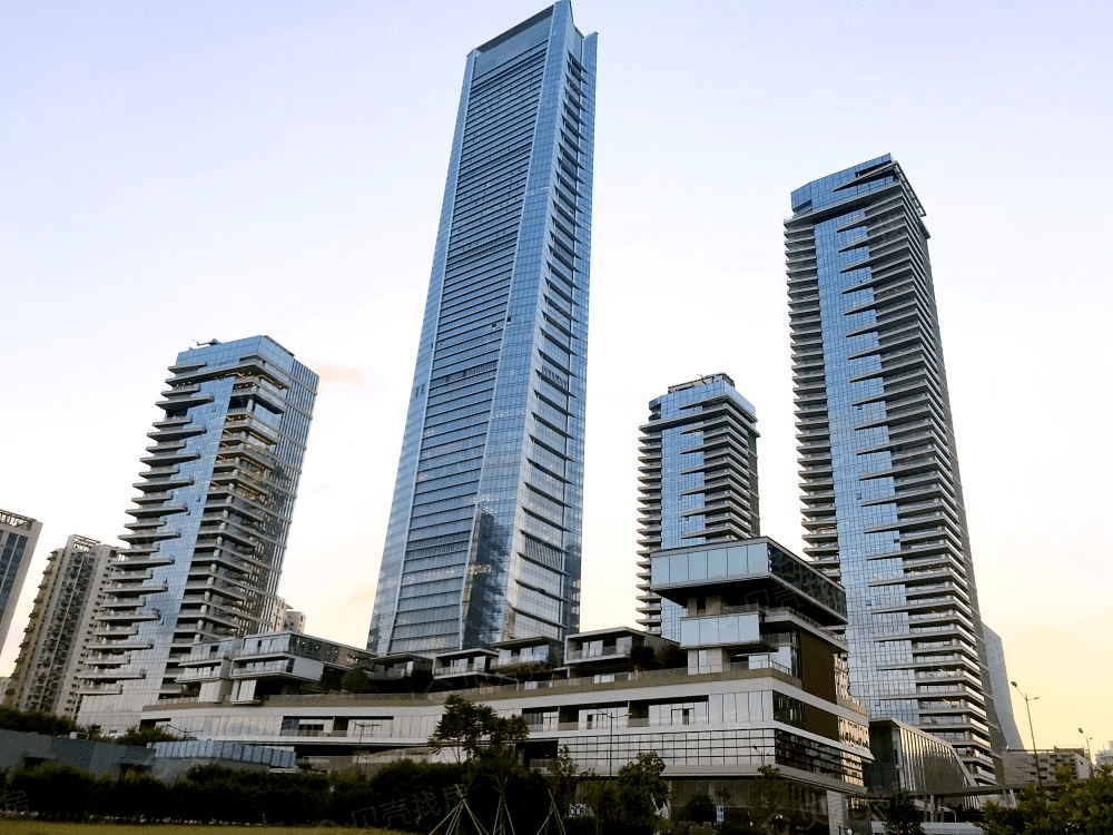 深圳湾1号作为中国新生代顶豪,除了占据顶豪该有的稀缺景观外,景观