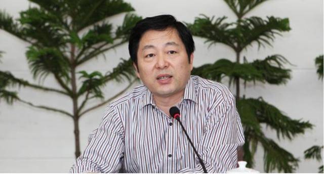原创今年首位"老纪检"落马,曾陷天价80万接待费风波,老上司刚获刑不久
