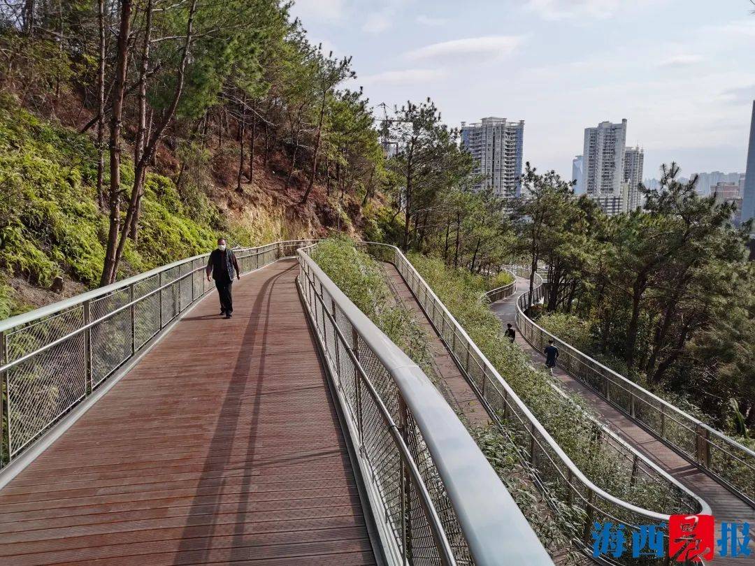 健身等的可达性高的线性步道空间,最典型的就是  厦门山海健康步道