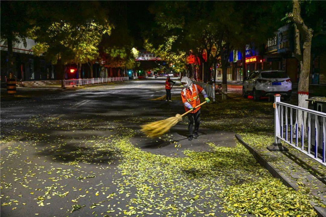 《辛勤的环卫工人》
