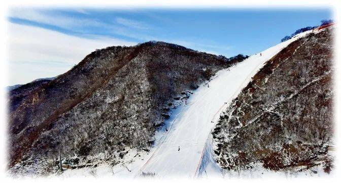 这座海坨山是中国高山滑雪真正的起点,在此之前,我们没有一条符合奥运