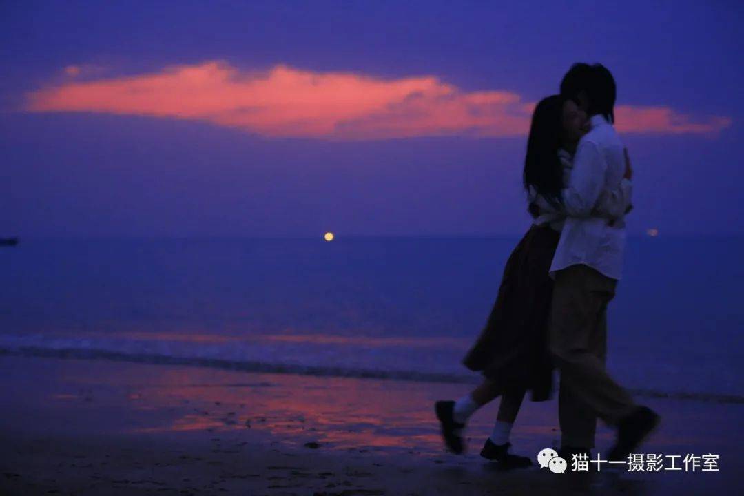 ▼ 04 糖分过浓的亲吻  除了拥抱和牵手 亲吻也是超日常的情侣pose