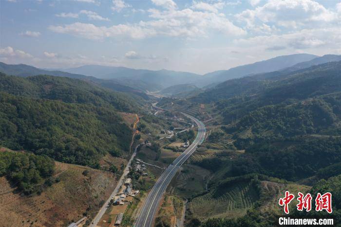 思茅至澜沧高速通车 快速连接昆曼大通道与澜沧江-湄公河"黄金水道"