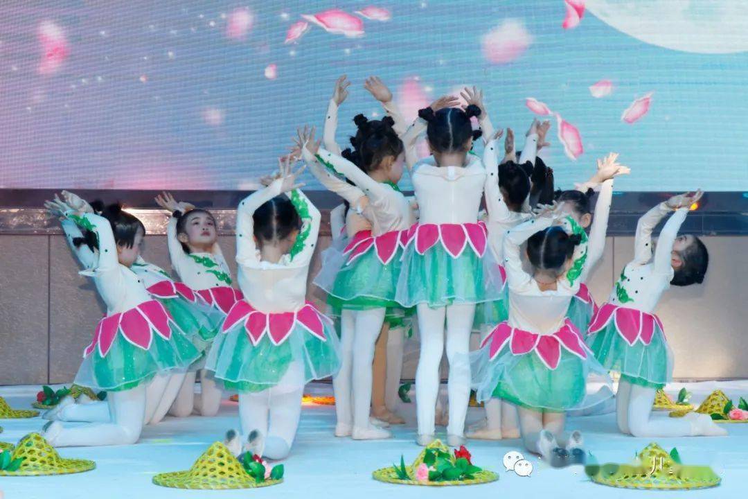 舞蹈《潮流串烧》教师个人秀基本功展示舞蹈《金色太阳 瞌睡虫》舞蹈