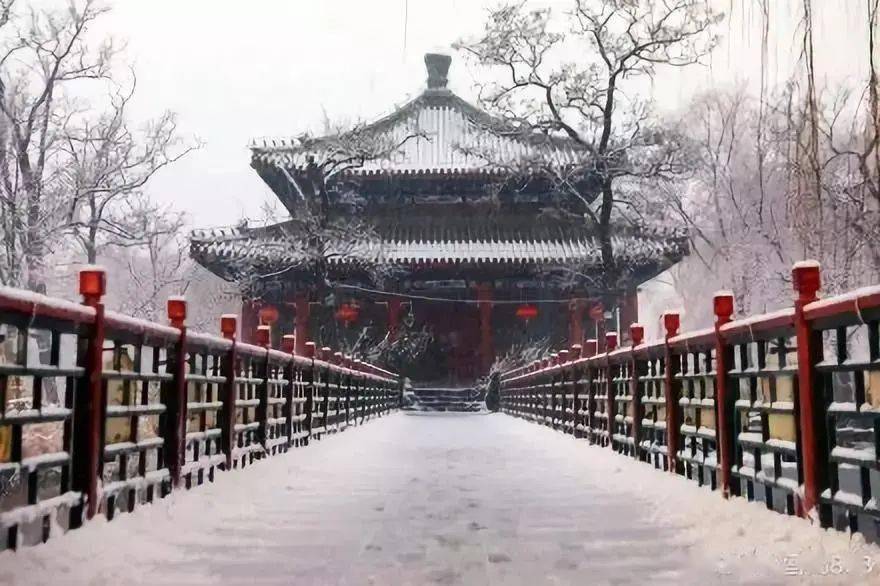 雪景里的中国古建筑