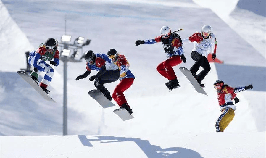 《冰雪知识微课堂》尹婷钰:单板滑雪障碍追逐项目介绍