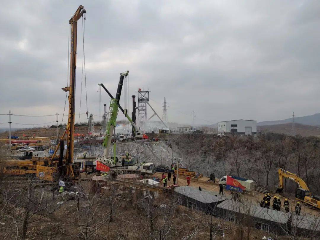 1月18日,山东栖霞金矿爆炸事故应急救援指挥部召开第四场新闻发布