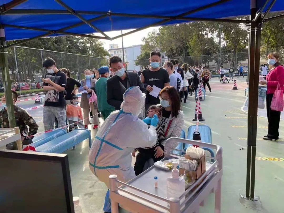深圳多家医院核酸检测排长龙这些地方也可检测检测前别忘了这件事