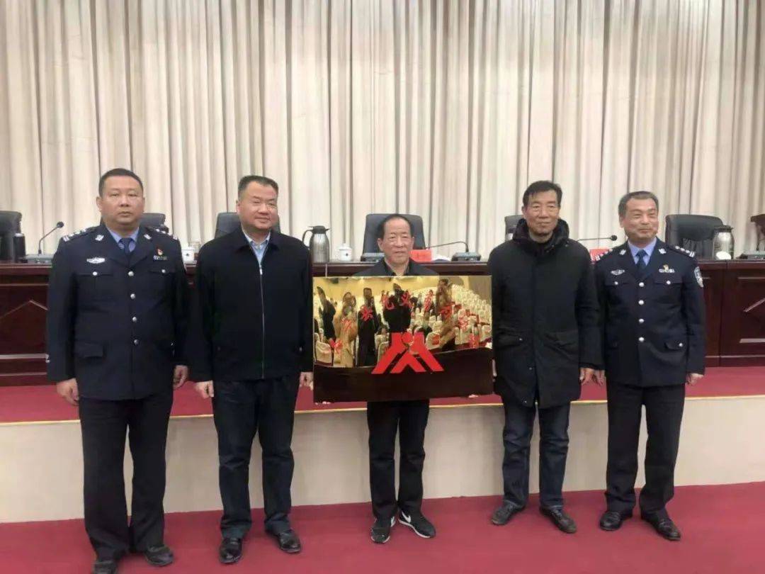 县政府党组成员,公安局局长刘海波,新当选的见义勇为协会会员等参加