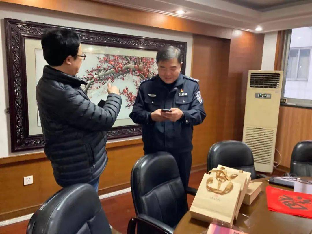 杭州市公安局经文保支队长郦兵强调了重点为学校做好意识形态安全