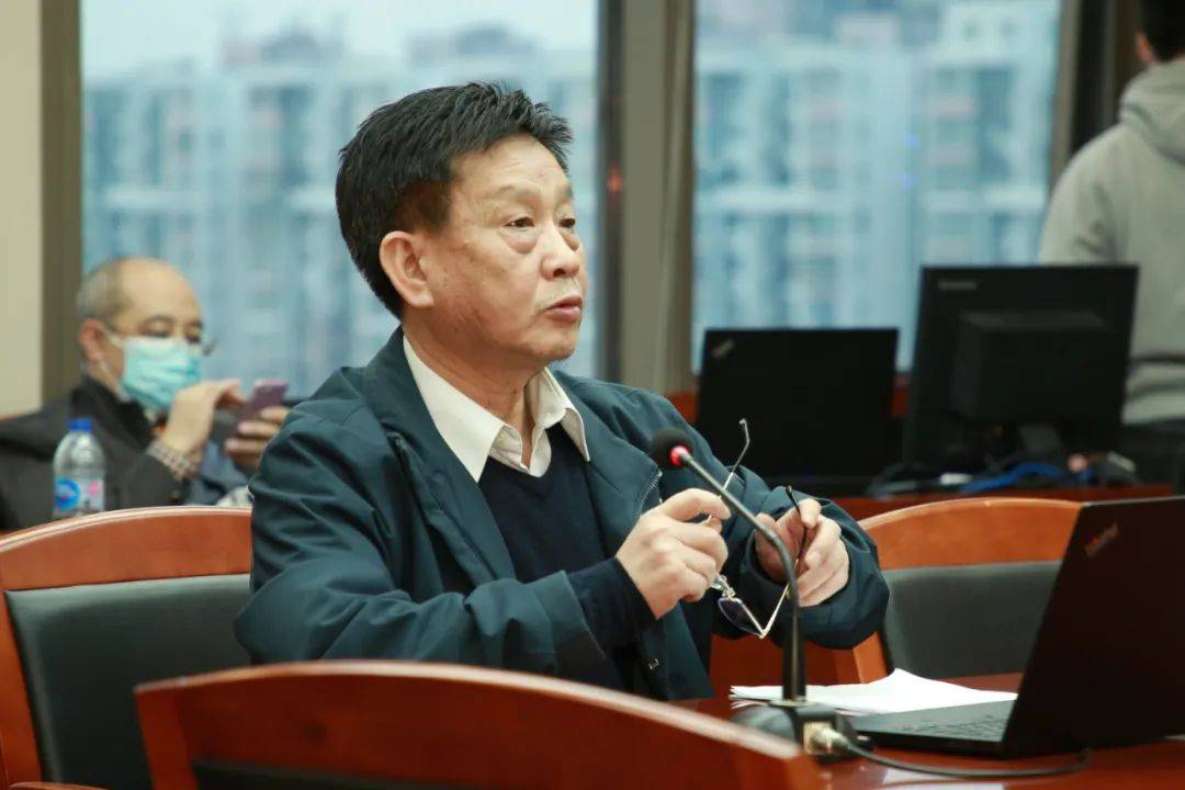 中国流行色协会副会长贺显伟以"协同,联动,创新"为主题谈了新发展格局