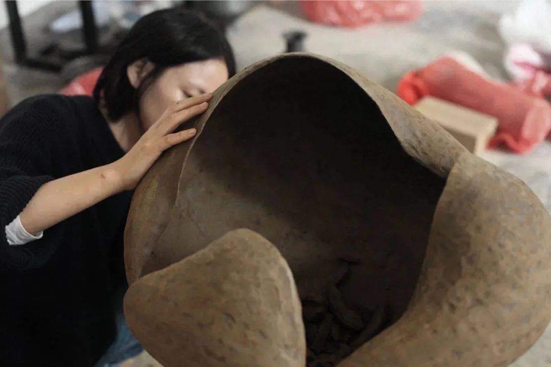 大井巷 | 吴靖文:我希望在自己做的器皿里看到生命_花器