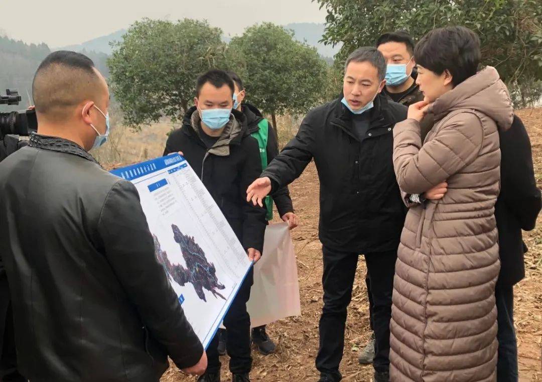 她强调,要树牢安防意识,始终绷紧安全生产这根弦,切实维护人民群众