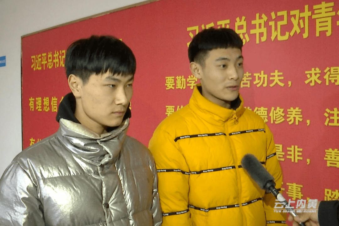 内黄二中好少年拾金不昧品德高