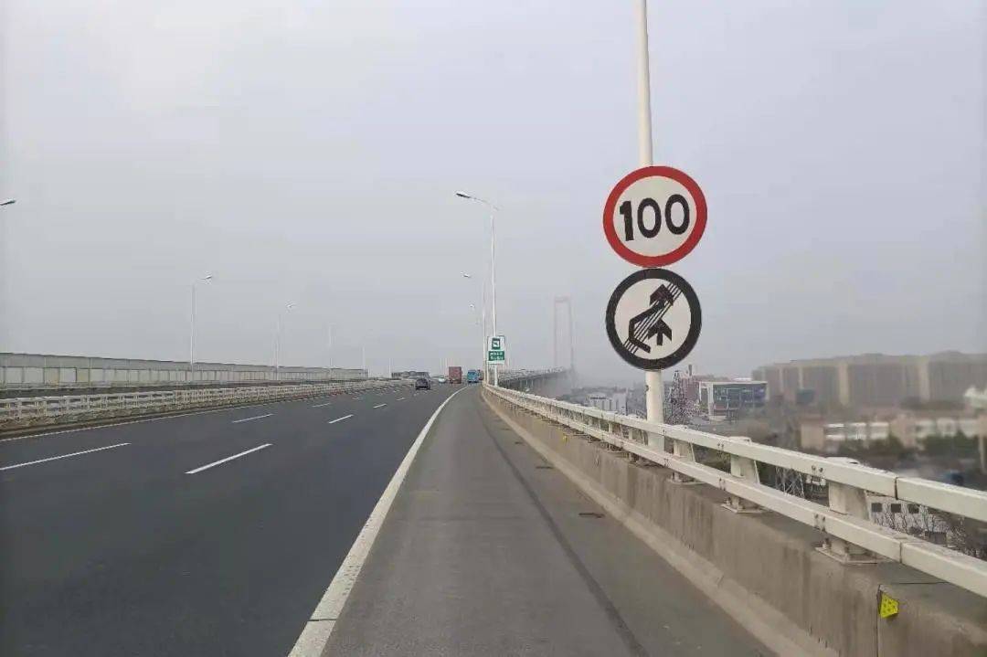 请大家记得,主桥路段限速100/km.