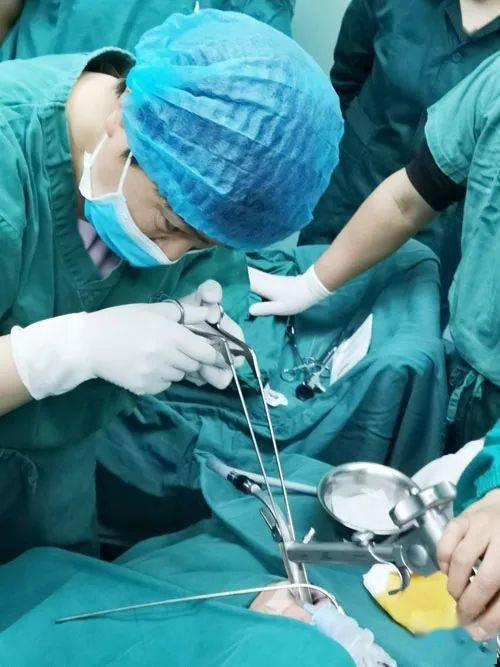 悬一线 曲靖市二院多学科协作打通"咽喉要道"为患儿生命保驾护航_手术