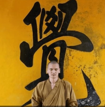 释明心出家为僧后,却因为一个意外而走红网络.