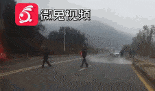 湄潭:看着突然起火自燃的汽车,车主惊呼:完了!车上还有.
