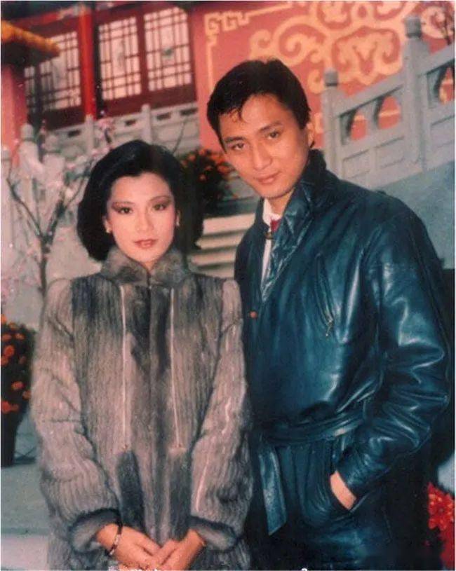 翁美玲汤镇业1984年贺新春时候的老照片