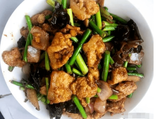 骨累骨累是最具代表性的灵石风味食品之一,酥软可口,营养丰富,被赞誉