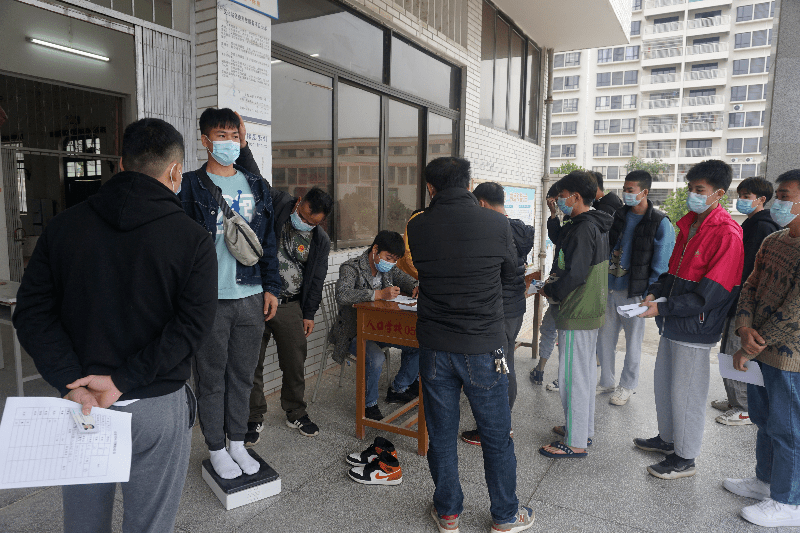 阳春一镇43名青年参加了此次初检.