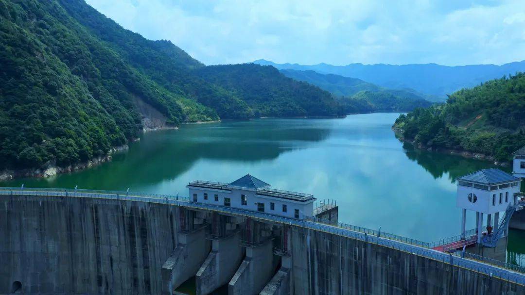 县,湿地范围从袁河金子桥段起,沿河道而上,经山口岩水库至新泉市上洪